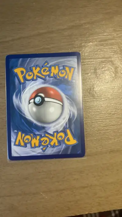 Carta Pokémon Urshifu Golpe Brusco V holográfica - miniatura 2
