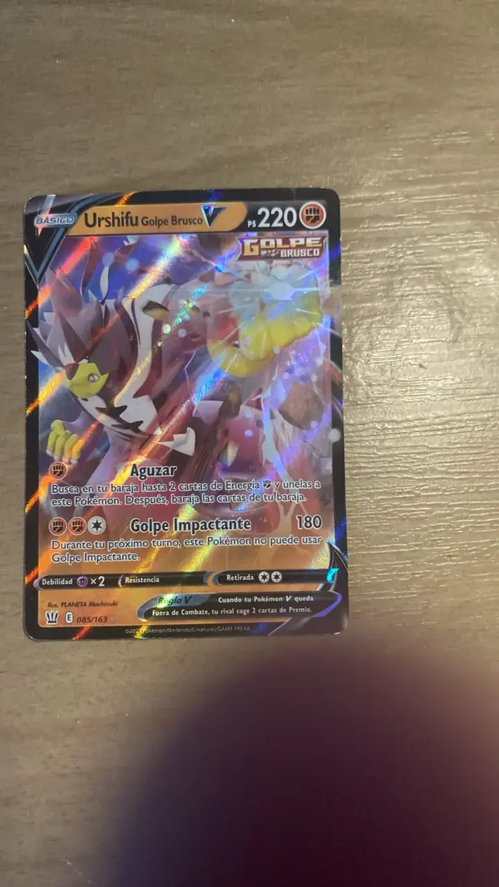 Carta Pokémon Urshifu Golpe Brusco V holográfica - 3