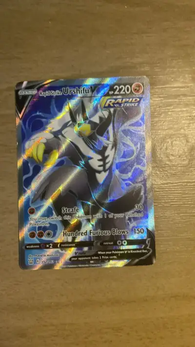 Carta Pokémon Urshifu V Golpe Brusco - miniatura 3