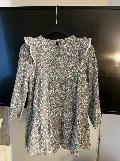 Vestido floral para niña Primark 6-7 años - miniatura 2