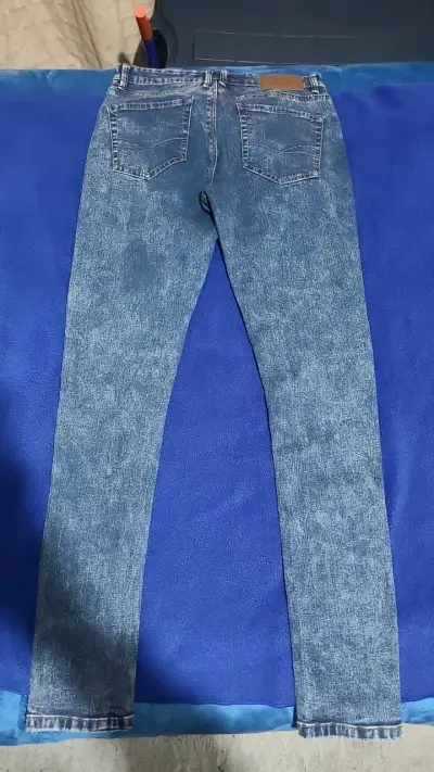 Jeans de mezclilla azul para hombre - miniatura 2