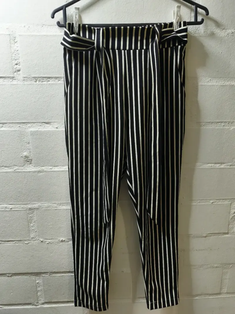 Pantalones a rayas blanco y negro para mujer