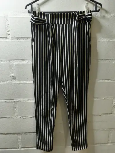 Pantalones a rayas blanco y negro para mujer - miniatura 1
