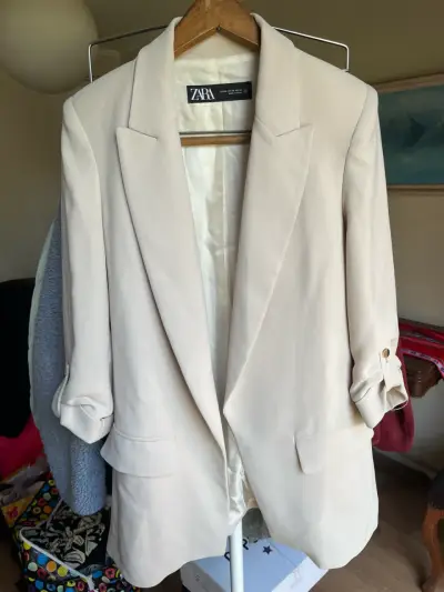 Blazer beige elegante Zara para mujer - miniatura 1