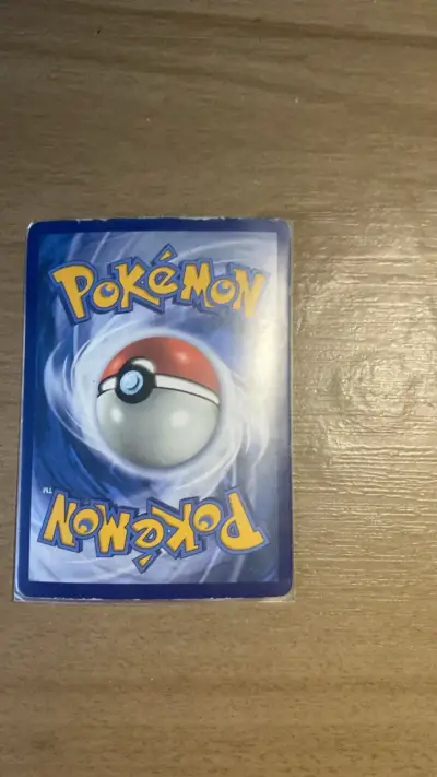 Carta Pokémon Cinderace V holográfica - miniatura 2