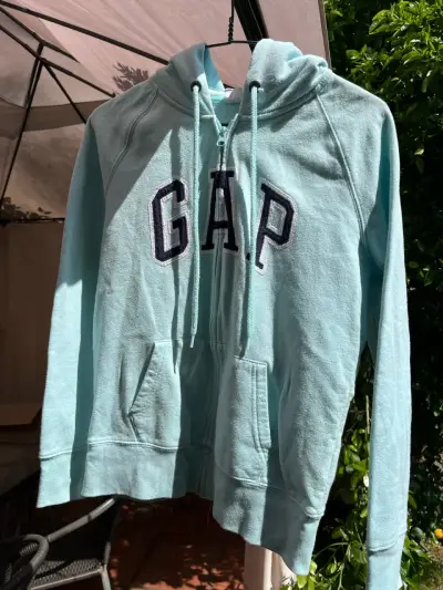 Polerón con capucha GAP celeste para mujer - miniatura 1