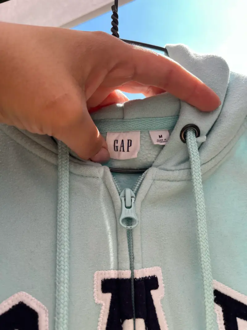 Polerón con capucha GAP celeste para mujer - 3