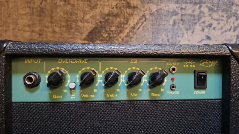 Amplificador de guitarra Stagg 10 GA - 2
