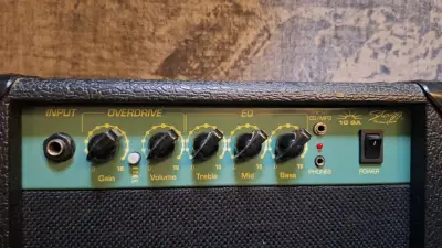 Amplificador de guitarra Stagg 10 GA - miniatura 2