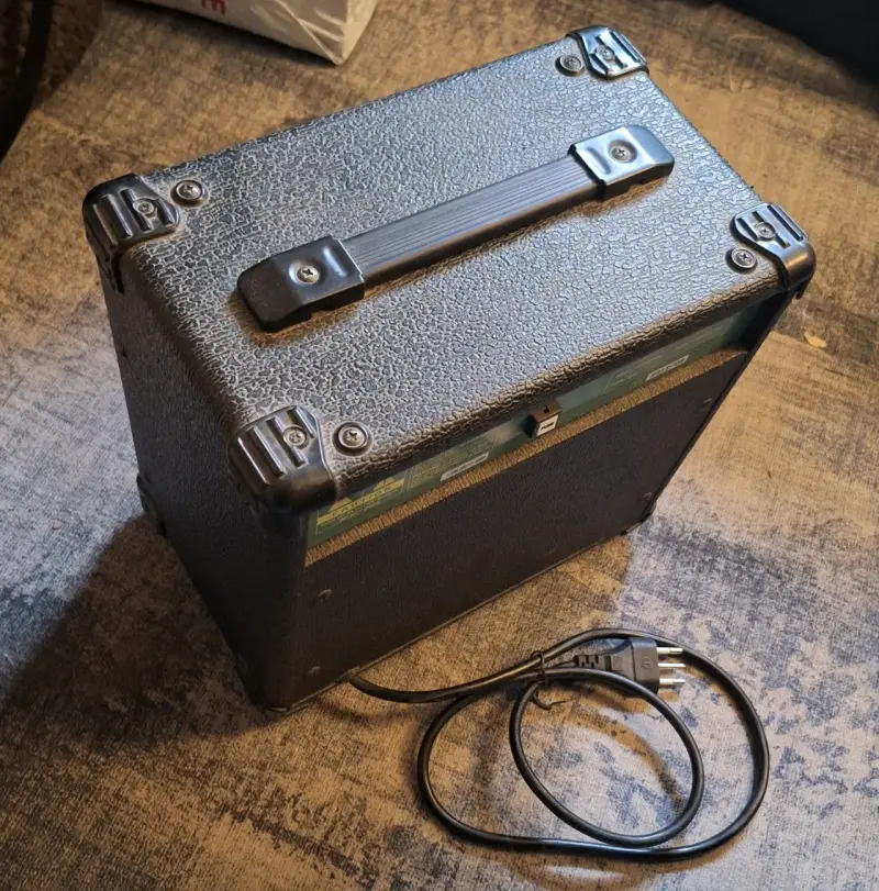 Amplificador de guitarra Stagg 10 GA - 3