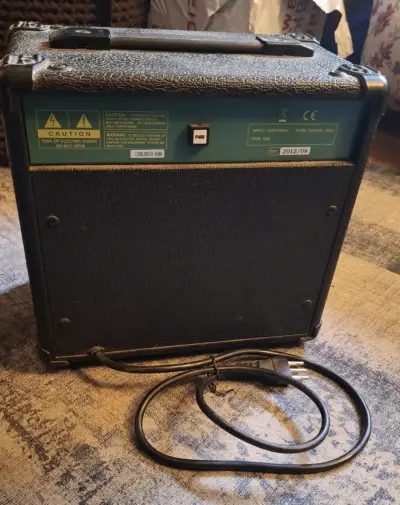 Amplificador de guitarra Stagg 10 GA - miniatura 4
