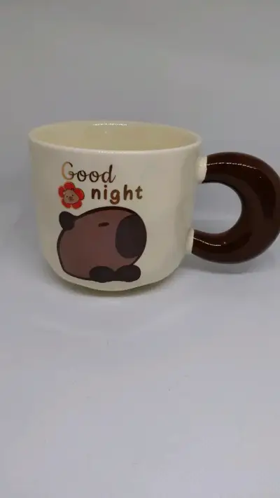 Taza de cerámica con diseño capybara - miniatura 1