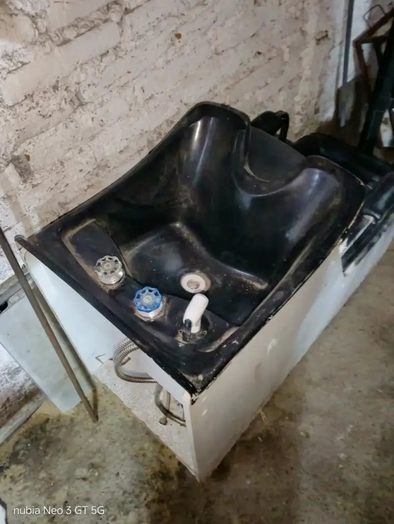 Lavacabezas de peluquería con silla integrada - 2