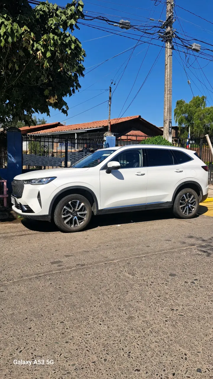 SUV Haval blanca en buen estado - 2
