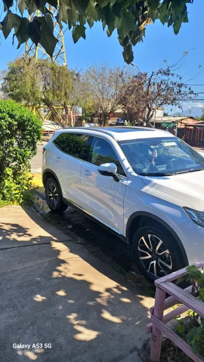 SUV Haval blanca en buen estado - miniatura 3