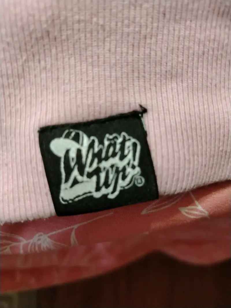 Poleron marca What Up!, Marca chilena. - 3