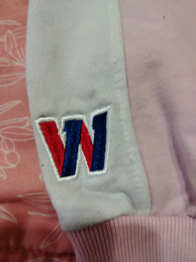 Poleron marca What Up!, Marca chilena. - 4