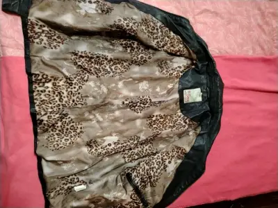 Chaqueta de cuero sintético negra talla S - miniatura 4
