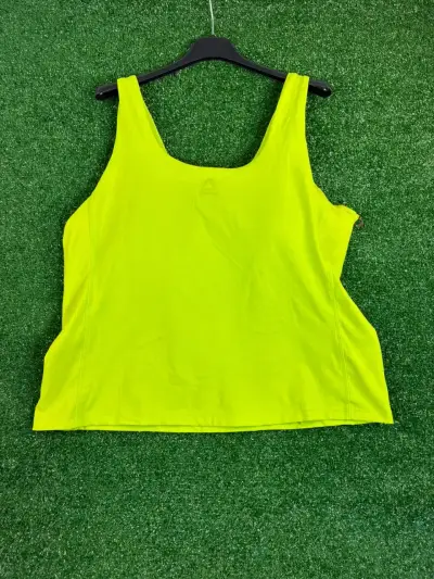 Polera deportiva sin mangas amarilla - miniatura 1