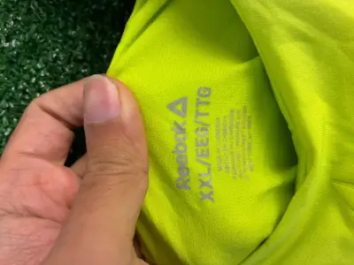 Polera deportiva sin mangas amarilla - miniatura 3