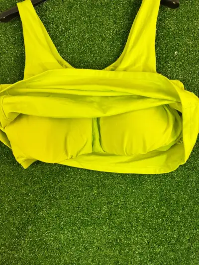 Polera deportiva sin mangas amarilla - miniatura 4