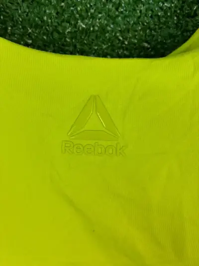 Polera deportiva sin mangas amarilla - miniatura 6
