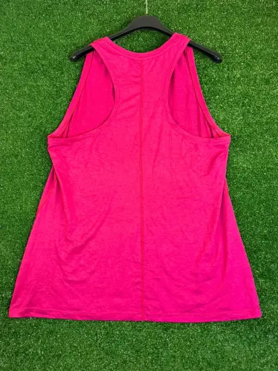 Polera sin mangas fucsia The North Face - miniatura 3