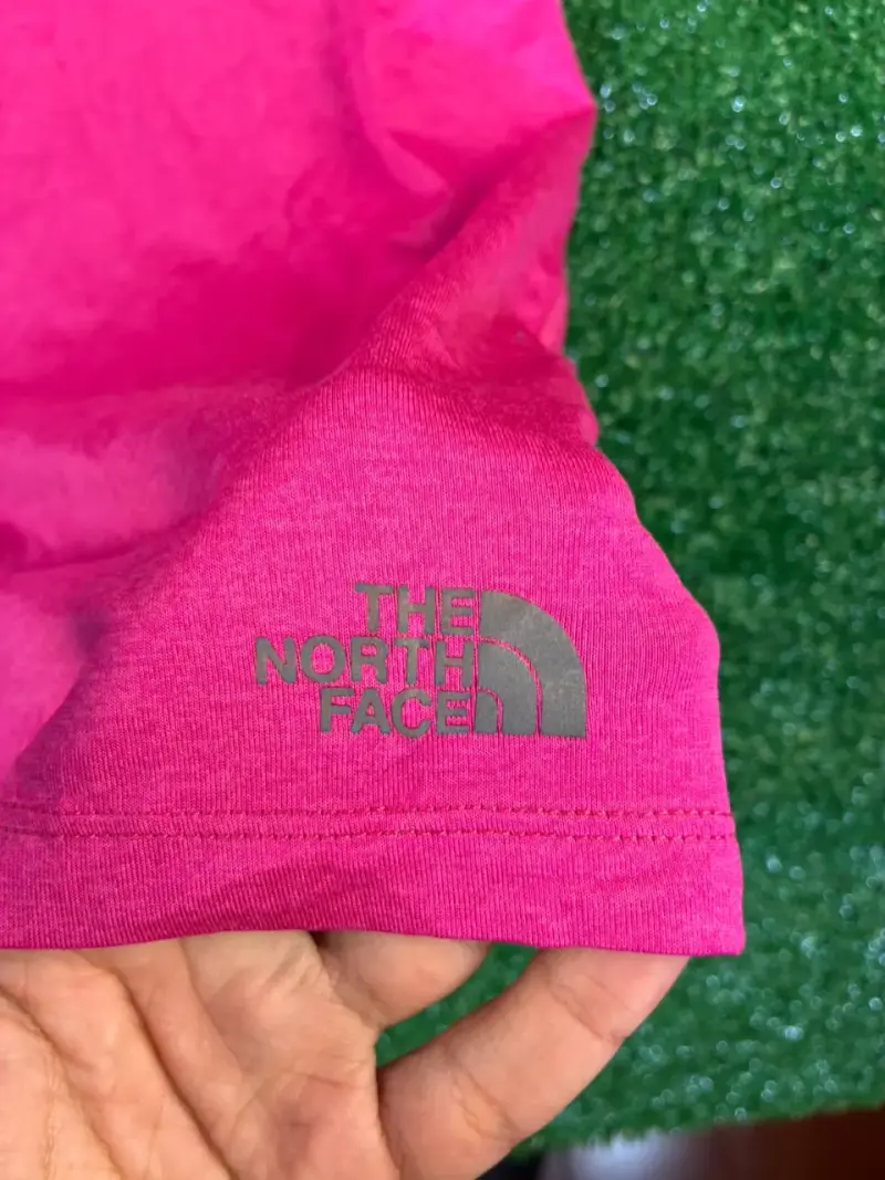 Polera sin mangas fucsia The North Face - 4