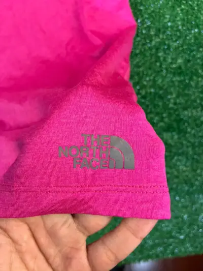 Polera sin mangas fucsia The North Face - miniatura 4