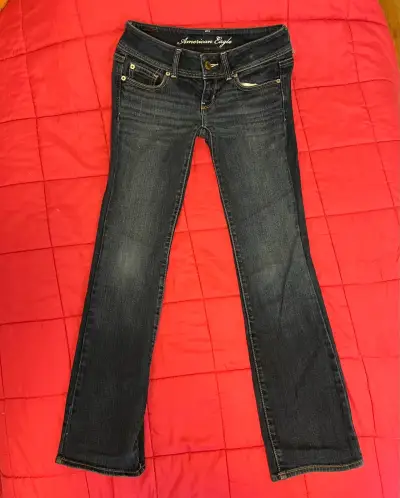 Jeans American Eagle azul oscuro para mujer - miniatura 1