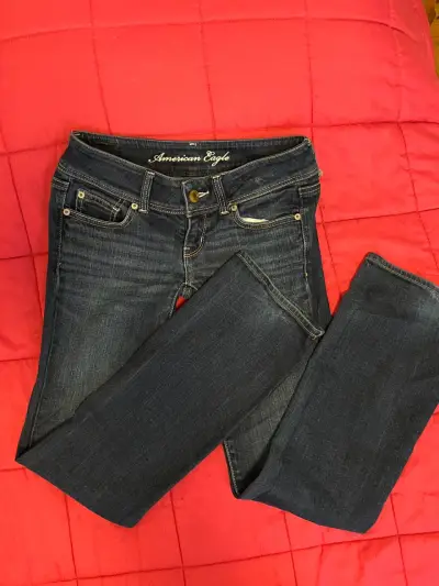 Jeans American Eagle azul oscuro para mujer - miniatura 2