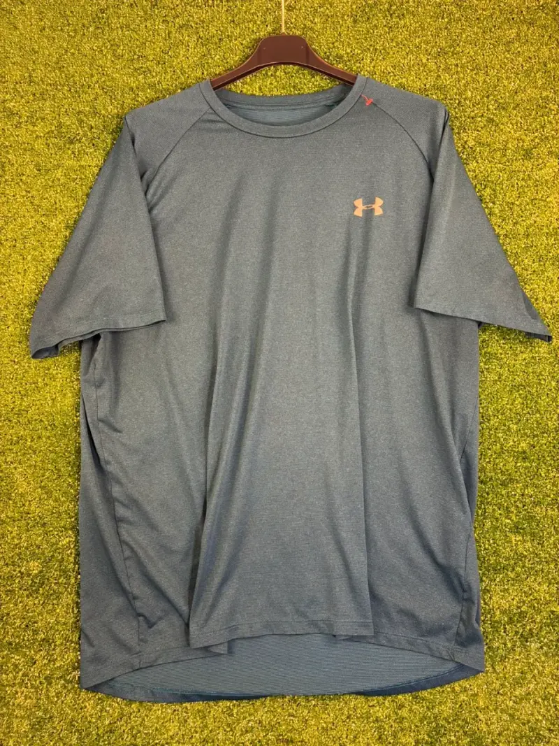 Polera deportiva azul Under Armour para hombre - 1