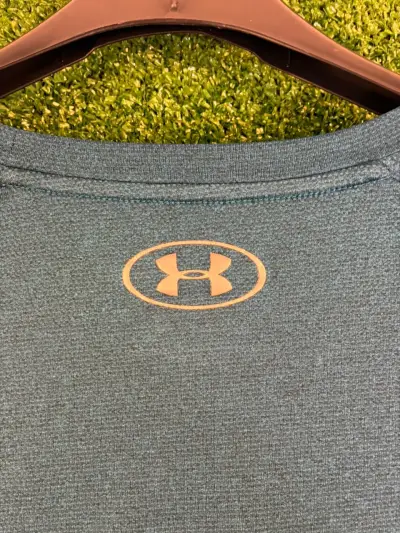 Polera deportiva azul Under Armour para hombre - miniatura 3