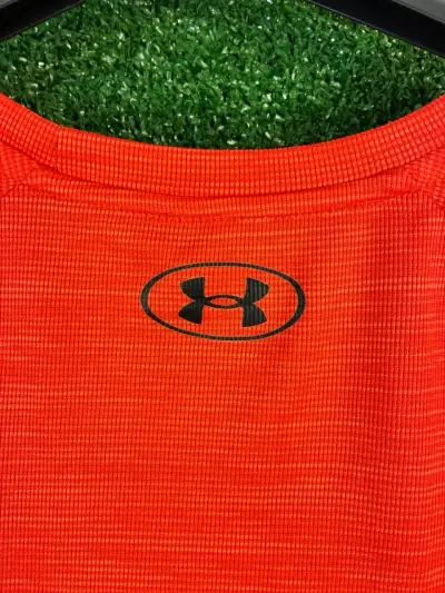 Polera deportiva Under Armour naranja para hombre - miniatura 3