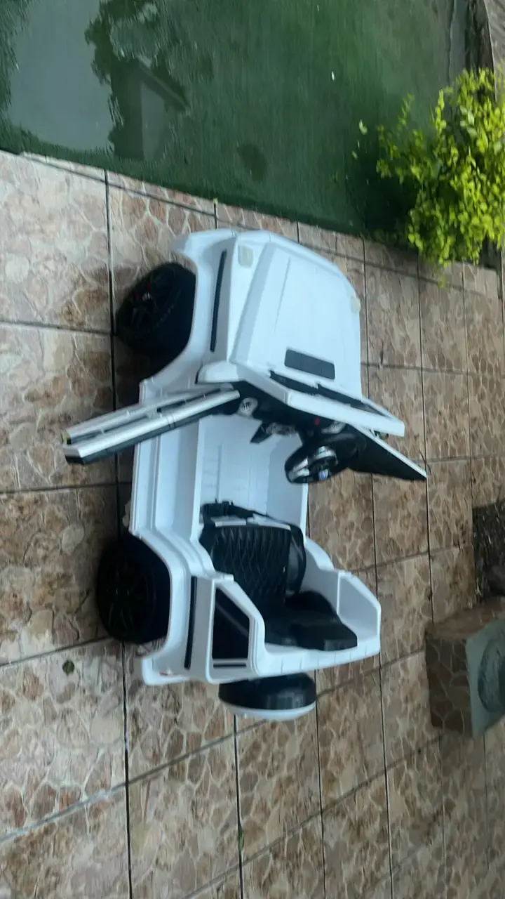 Auto eléctrico para niños estilo SUV blanco - 2