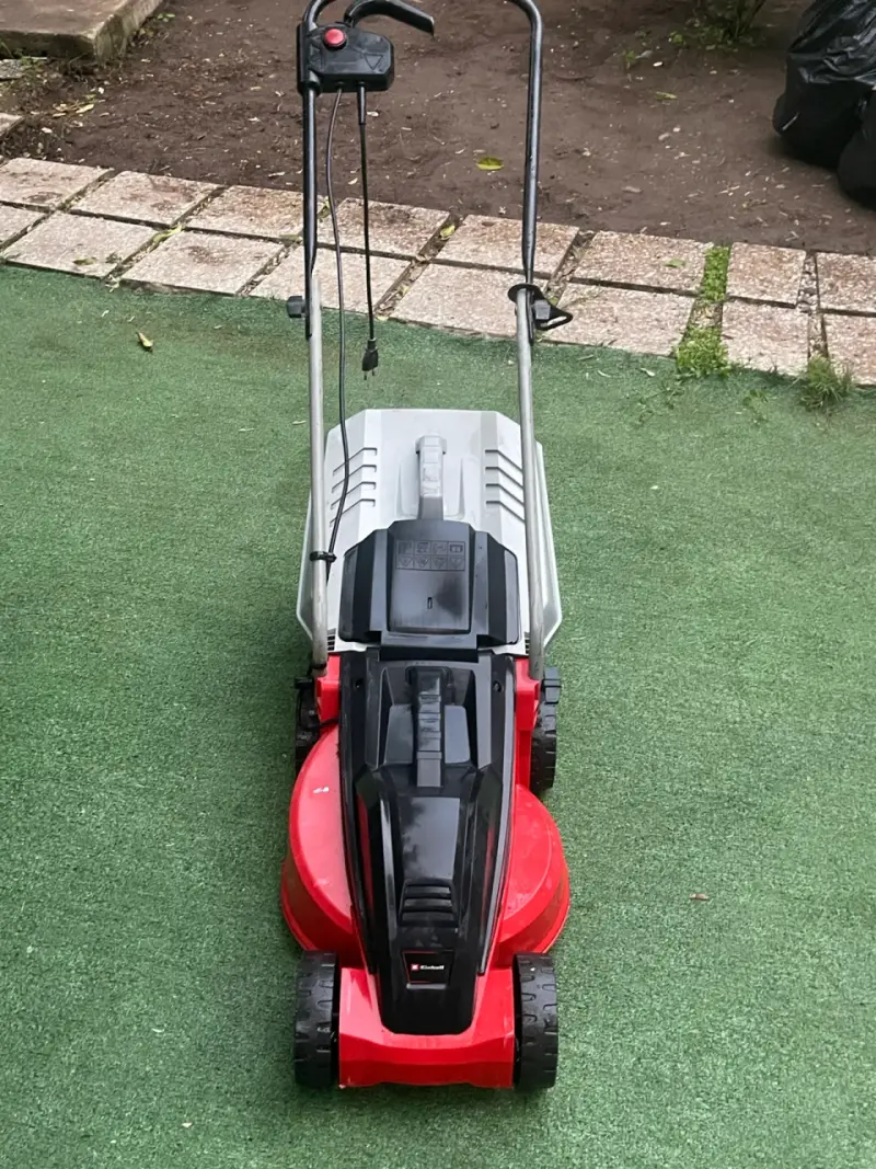Cortacésped eléctrico Einhell rojo y negro - 1