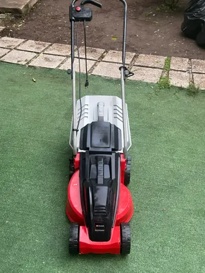 Cortacésped eléctrico Einhell rojo y negro - miniatura 1