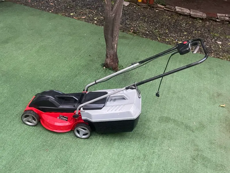 Cortacésped eléctrico Einhell rojo y negro - 3