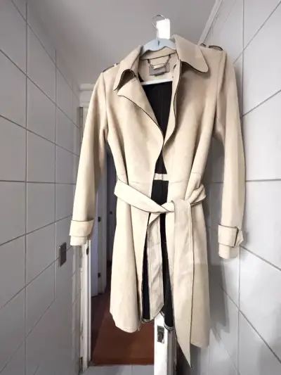 Abrigo beige con cinturón para mujer - miniatura 1