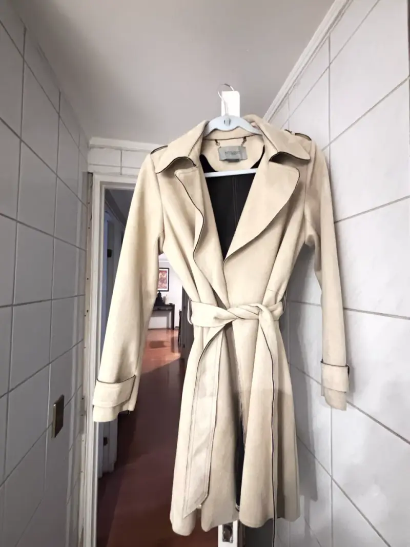 Abrigo beige con cinturón para mujer - 2