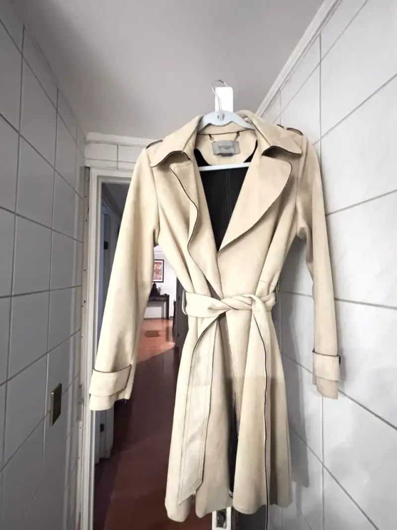 Abrigo beige con cinturón para mujer - 3