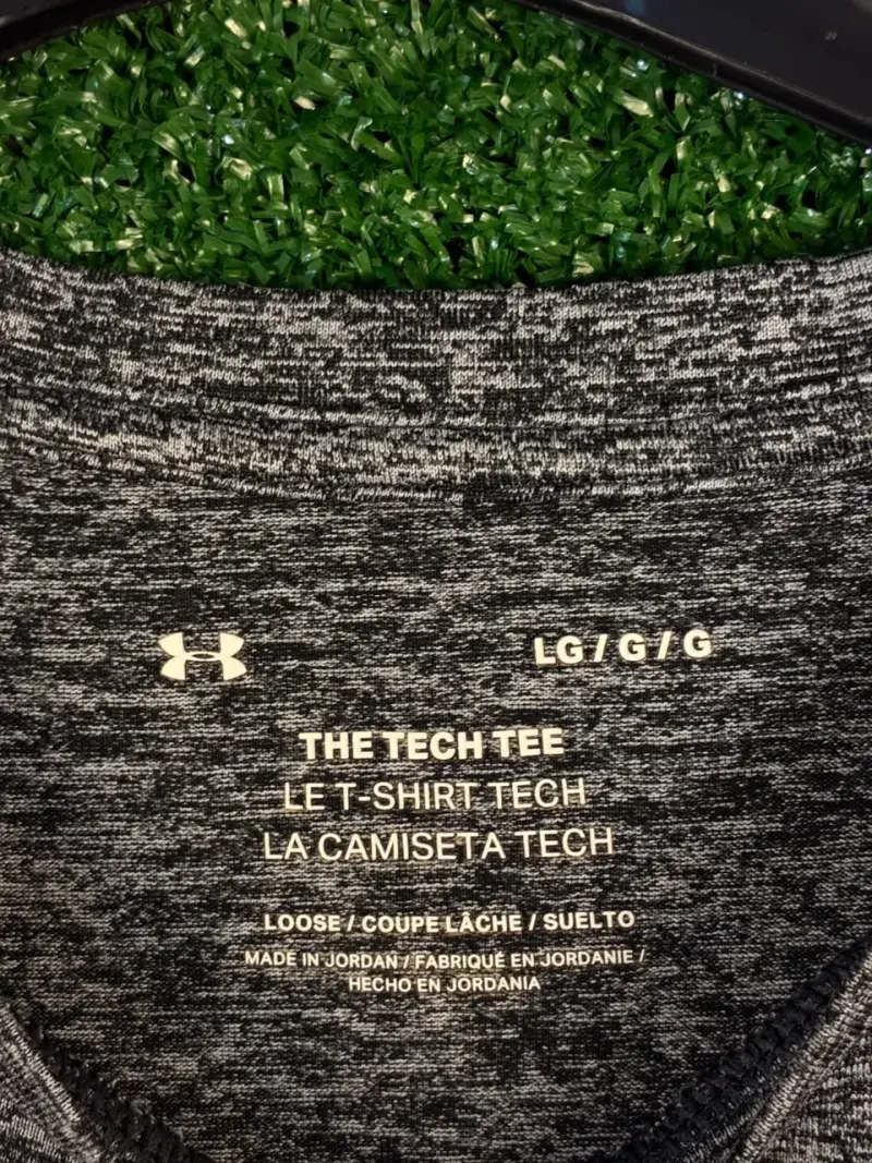 Polera deportiva gris Under Armour para hombre - 2