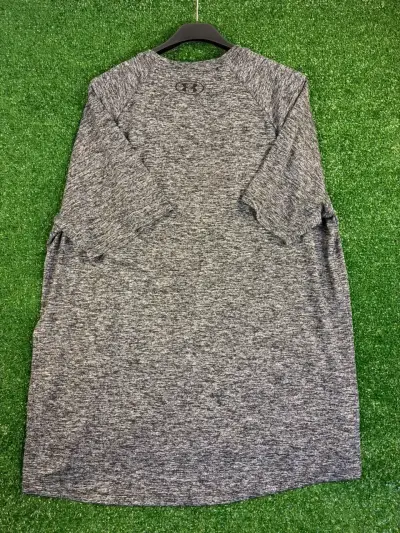 Polera deportiva gris Under Armour para hombre - miniatura 3