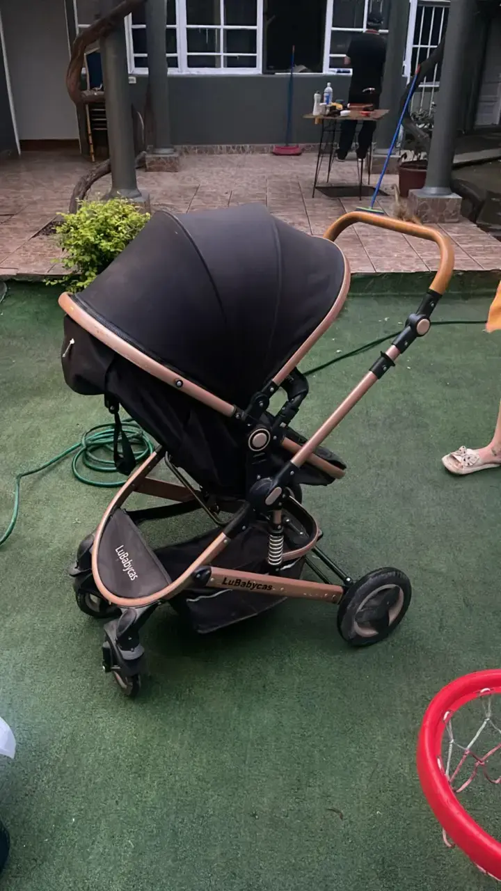 Coche de bebé LuBabycas plegable negro - 1