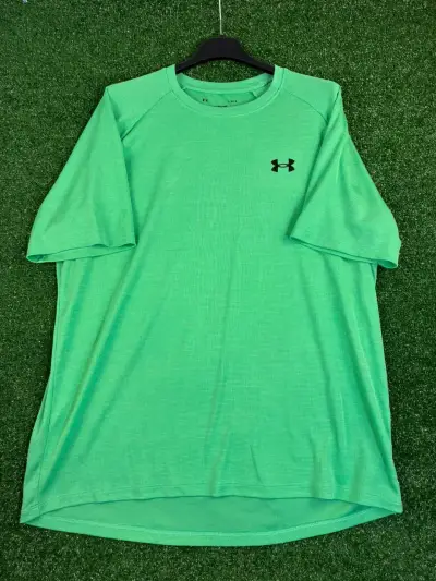 Polera Deportiva Verde Under Armour - miniatura 1