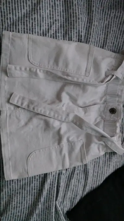 Falda blanca con bolsillos talla 12 - miniatura 1