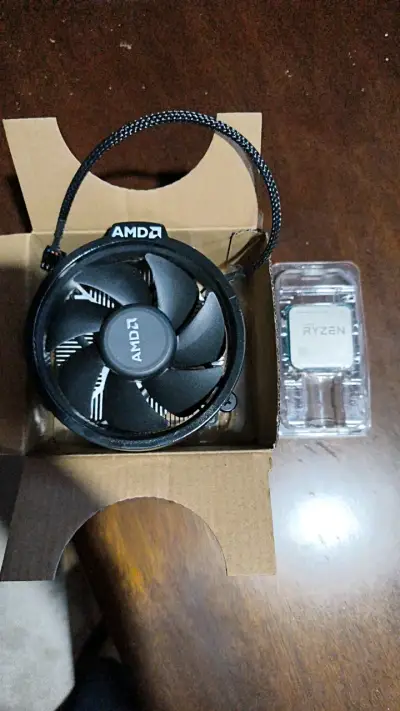 Procesador AMD Ryzen 5 2600X con ventilador - miniatura 2