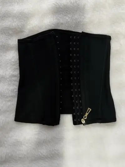 Faja reductora negra con cierre frontal - miniatura 3