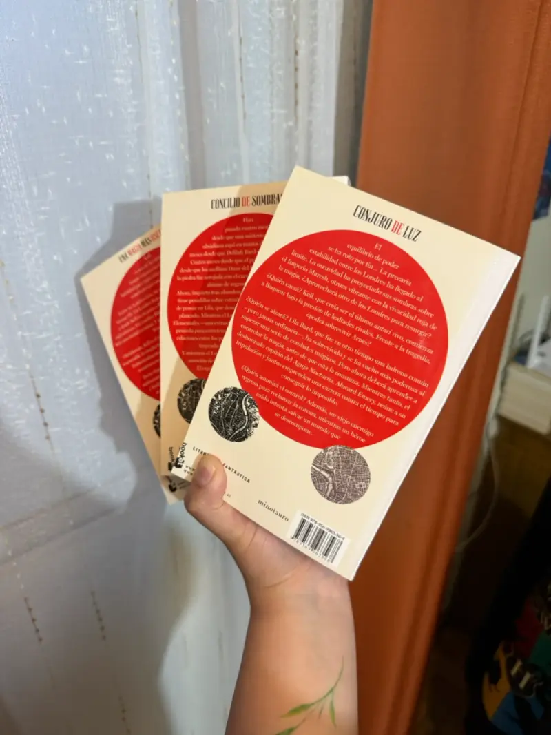 Trilogía Sombras de Magia de V.E. Schwab - 5