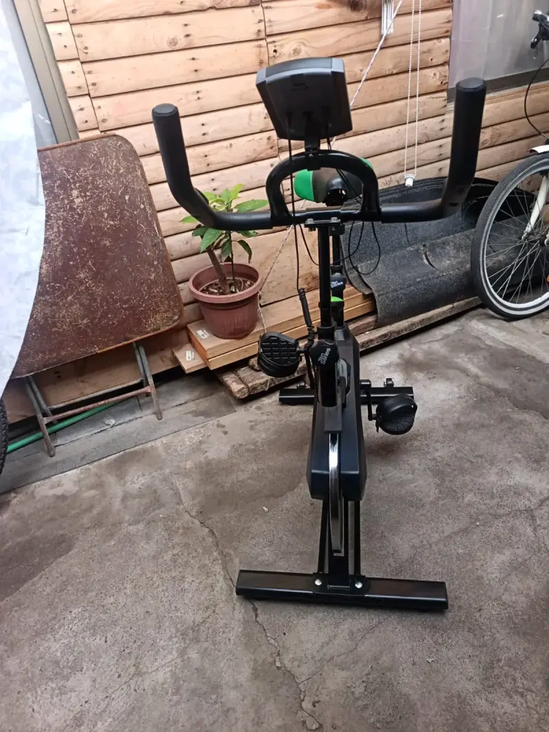 Bicicleta estática Ten Series con monitor - 5